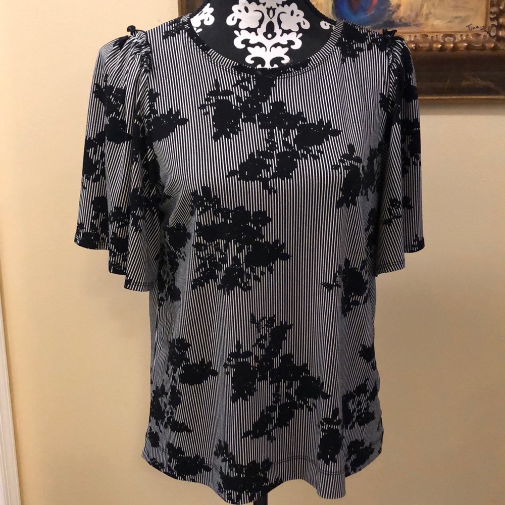 Worthington Petite exquisite comfy drapey ruffle seam short bell sleeve top